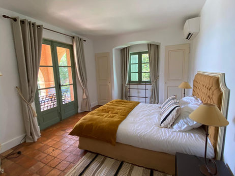 Chambre à Coucher Moutarde.jpeg