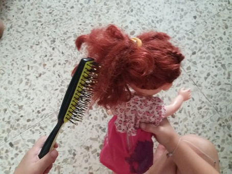 Ma stai a pettinar le bambole?