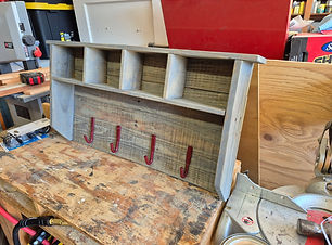 pallet-wood-shelf.jpg