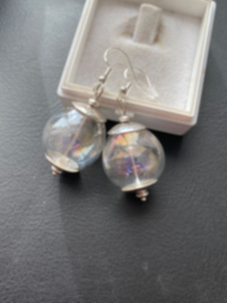 6E. Earrings in silver and transparent iridescent pearls from Murano