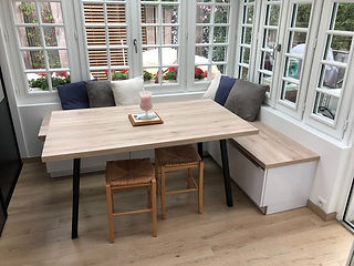 coin repas avec table et coffres bancs