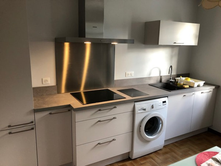 Cuisine avec espace pour lave-linge