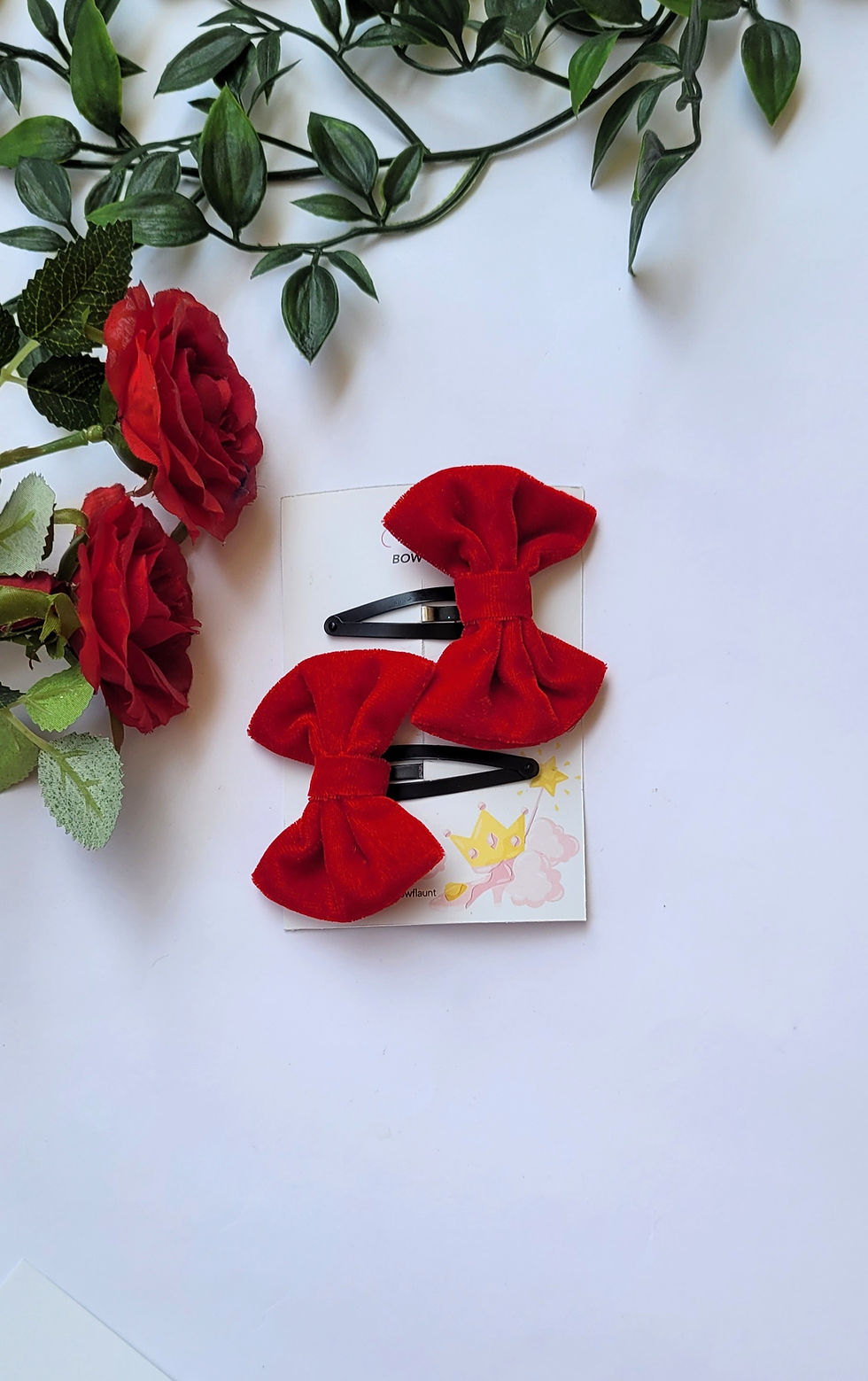 Thumbnail: Red Velvet Bow Pair Tic Tac