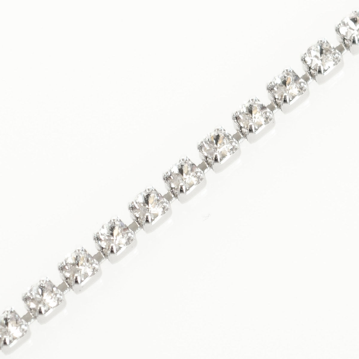 Silver cup clear crystal chain SS6.5