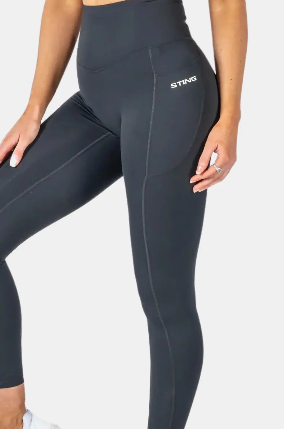 Thumbnail: Sting Women's Aurora Envy Sports Leggings - Black