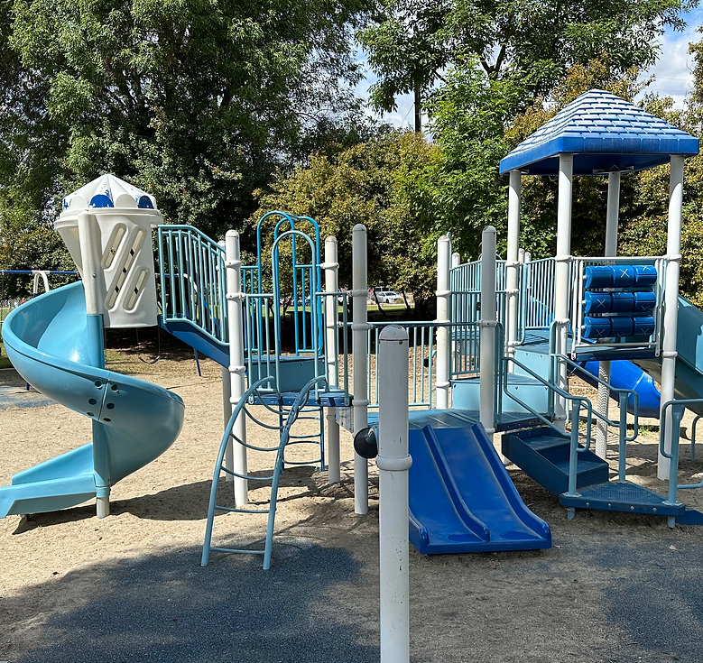 Old Lewis Park Playground.png