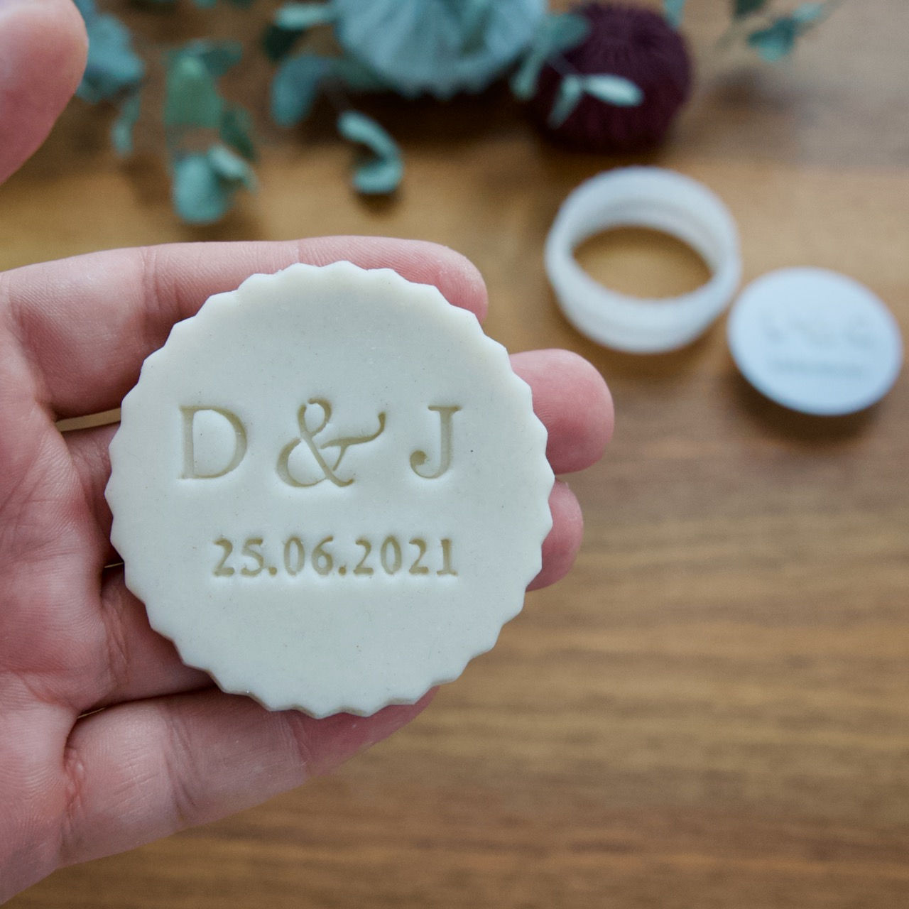 Personalisierte Ausstechform - Initialen & Datum