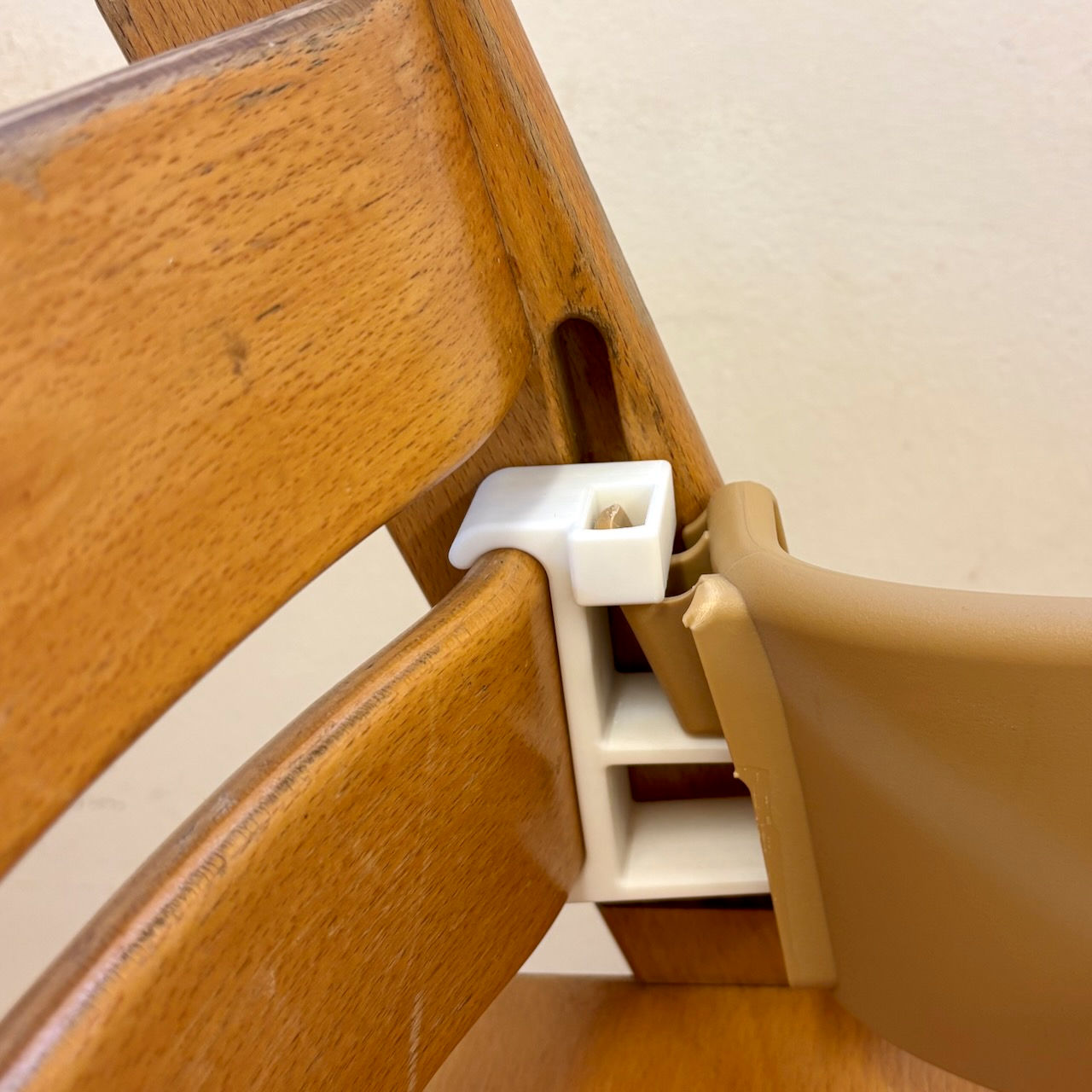 Adapter für Babyset an 1.Gen Tripp Trapp montiert