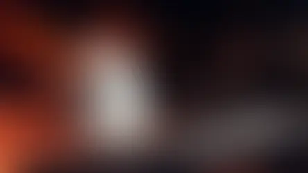 İSG eğitim filmi çekimi için endüstriyel sahada baret ve iş eldiveni ile güvenlik teması