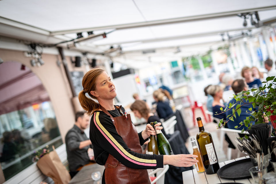 En del av teamet på Restaurang Familjen – där mat, människor och värme möts i hjärtat av Göteborg.