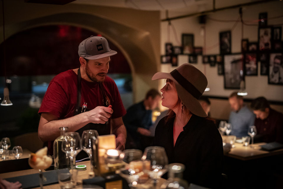 En del av teamet på Restaurang Familjen – där mat, människor och värme möts i hjärtat av Göteborg.