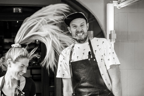 En del av teamet på Restaurang Familjen – där mat, människor och värme möts i hjärtat av Göteborg.