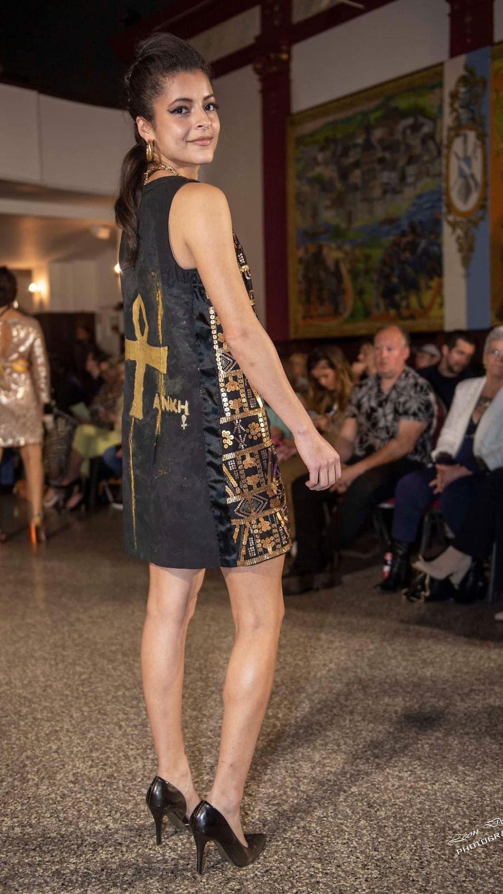 Miniature : Robe tunique Kamita   Dessin croix égyptienne  au dos  couleurs or 