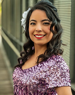 Gabi solo.jpg