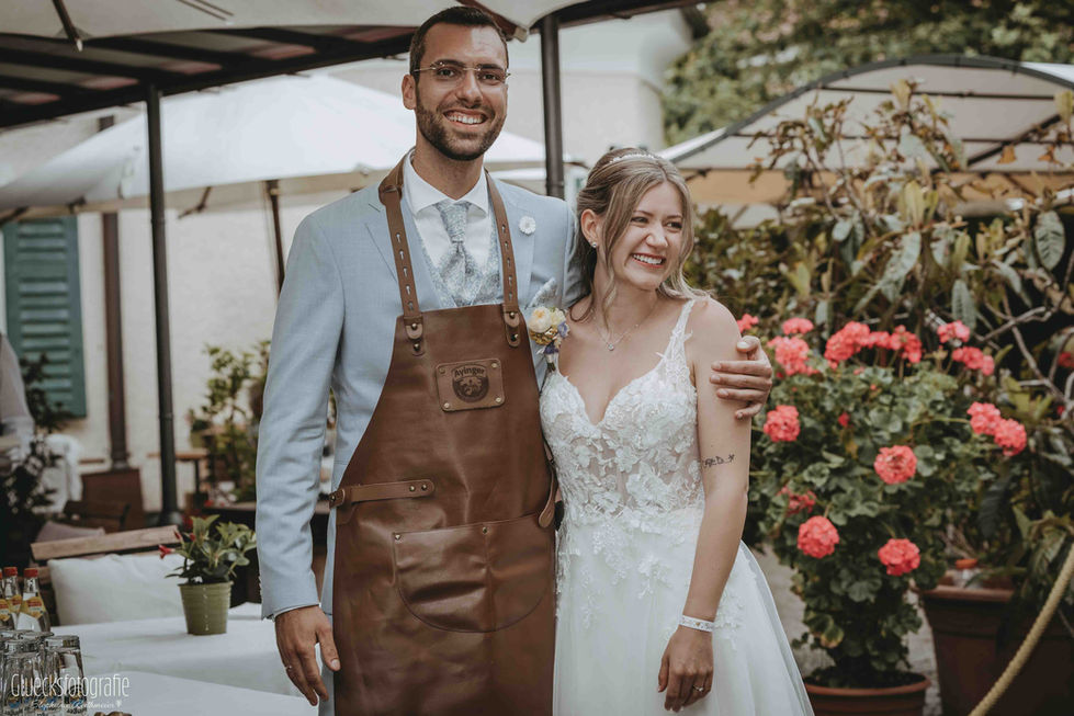 Brautpaar heiratet im Brauereigasthof Hotel Aying