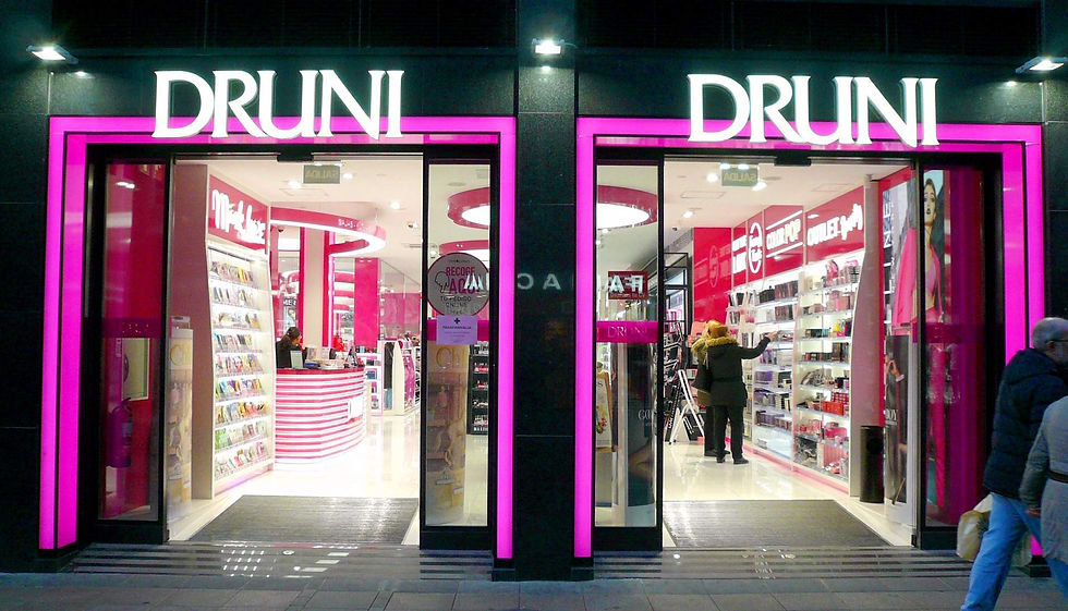 Façade d'une parfumerie Druni à Vitoria, Espagne