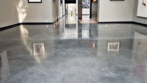 Design minimalista com acabamento premium em cimento queimado.