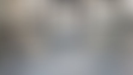 Design minimalista com acabamento premium em cimento queimado.