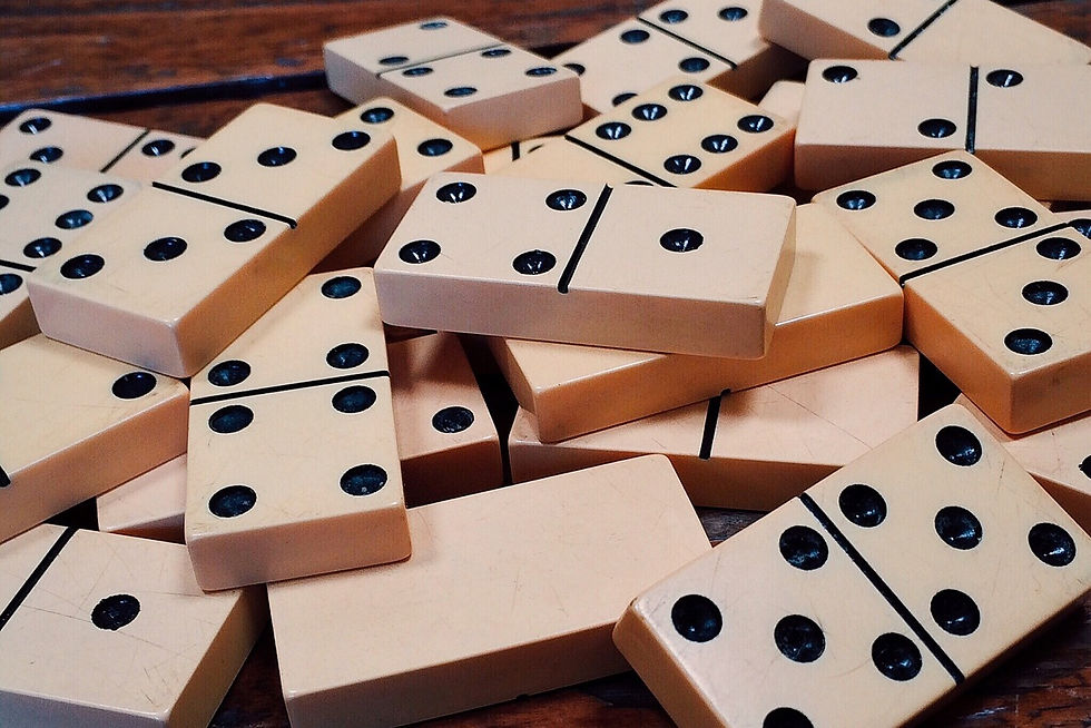 dominoes-1615704_1280.jpg