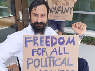 Russian asylum seekers on Guam protest Navalny's imprisonment