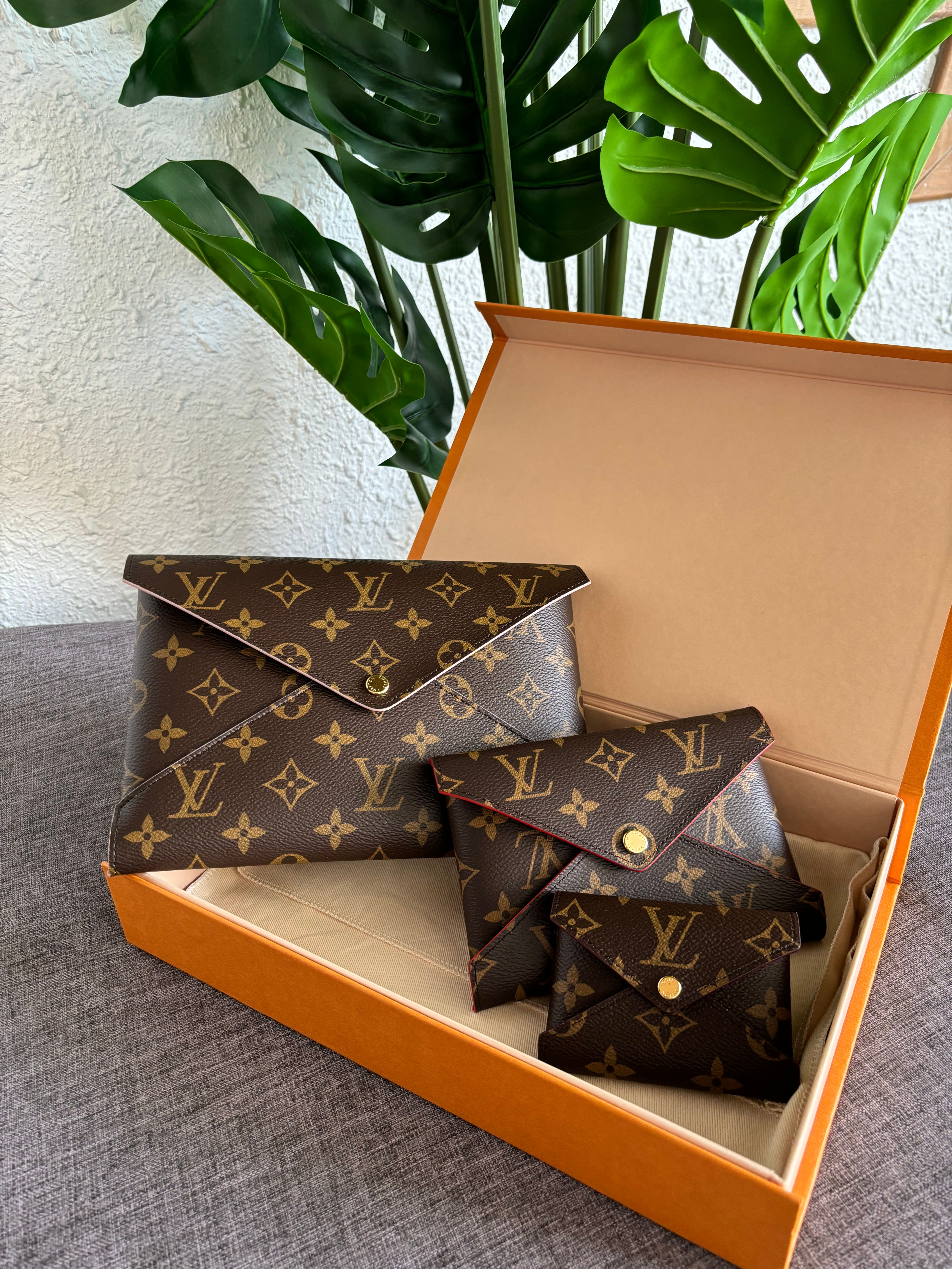 LV M62034 KIRIGAMI POCHETTE
