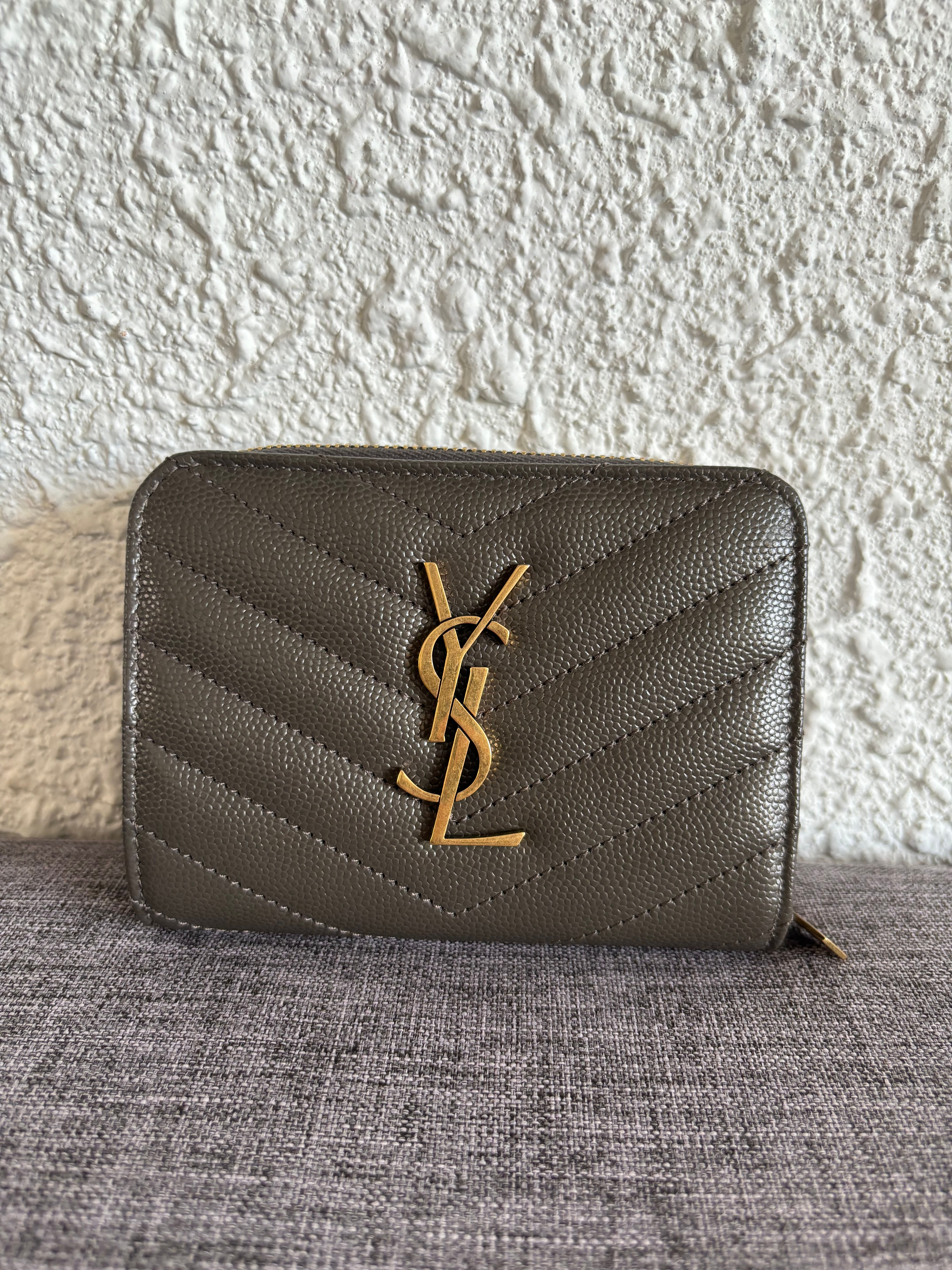 YSL SAINT LAURENT MATELASSÉ COMPACT ZIP AROUND WALLET IN GRAIN DE POUDRE E