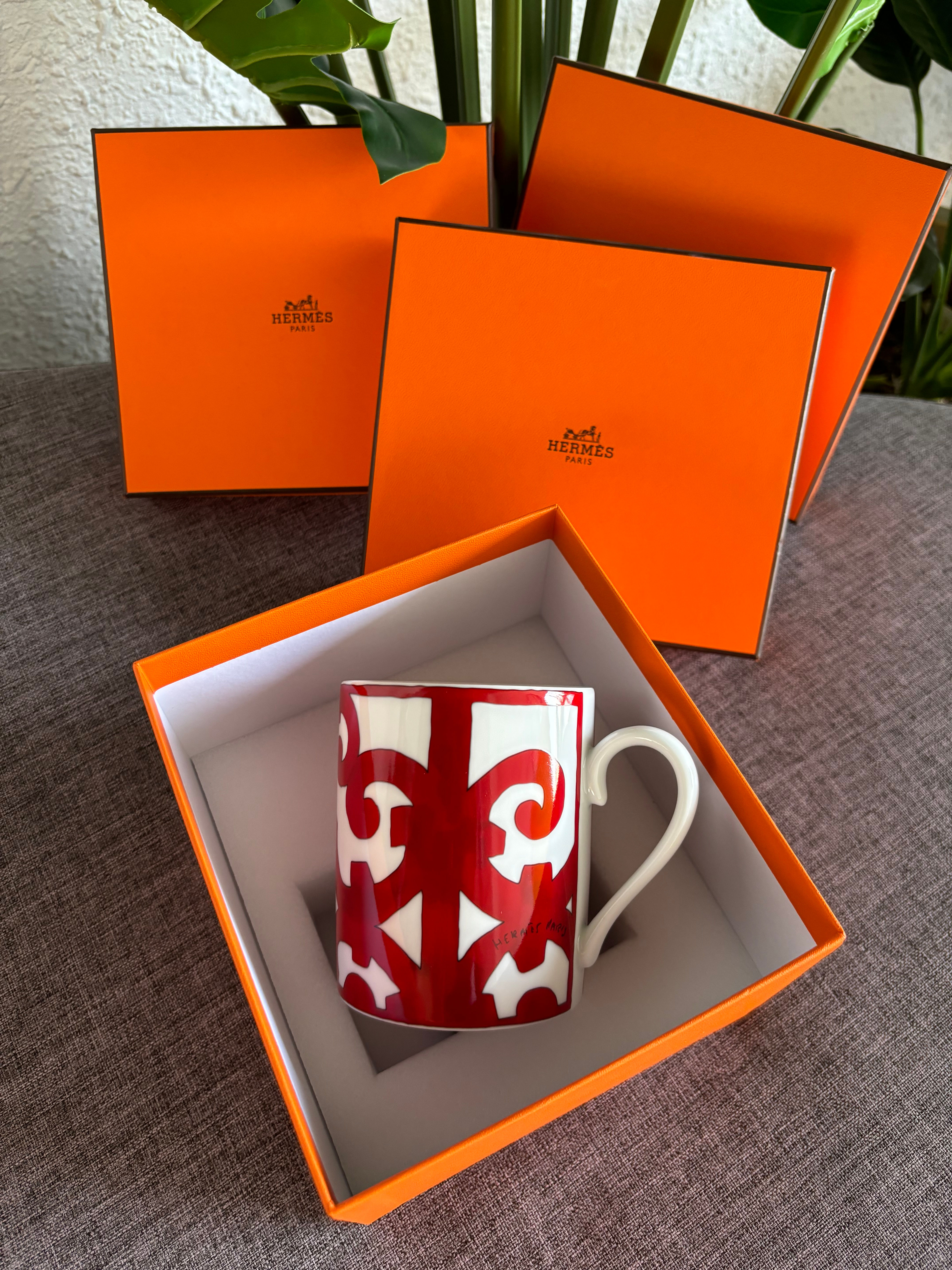 Hermes Hermès Balcon Du Guadalquivir Red and White Porcelain Dinner H Deco Mugs