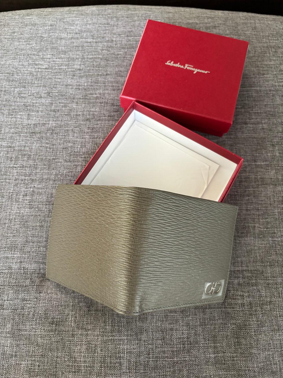 Thumbnail: Salvatore Ferragamo Gancini Logo Men Wallet