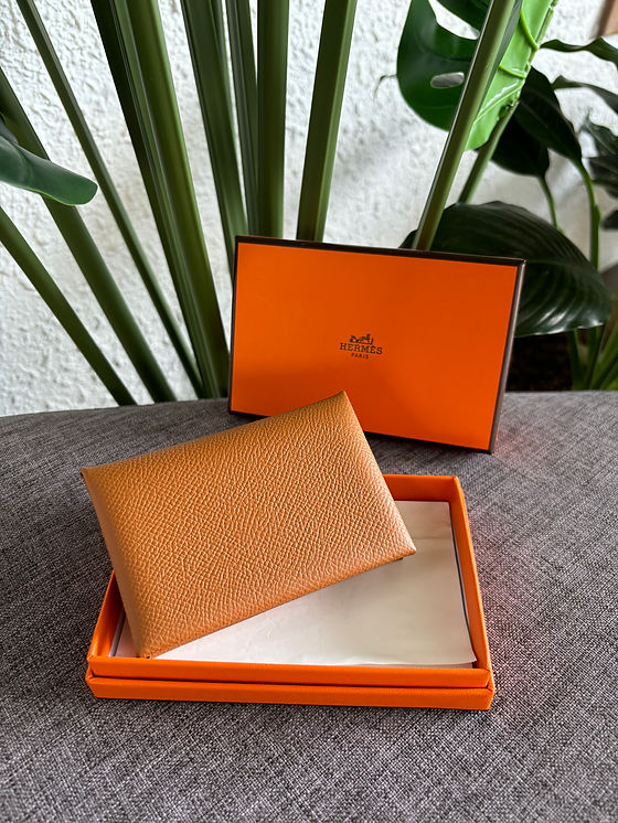 ☆エレガントに☆【Hermes】Calvi カードホルダー Orange Hermes New Giftable Calvi Orange & Yellow Leather Card