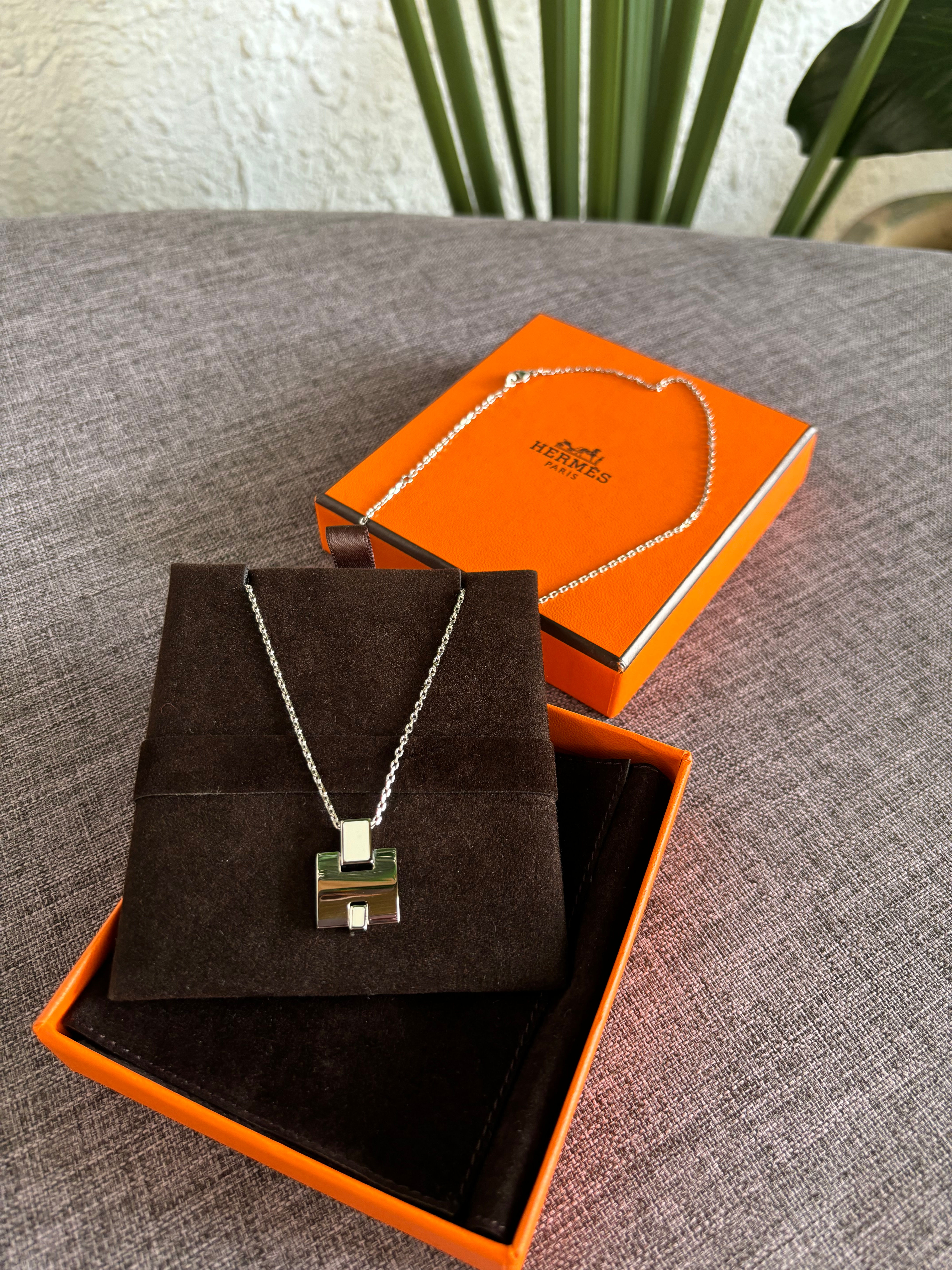 Hermes Eileen pendant