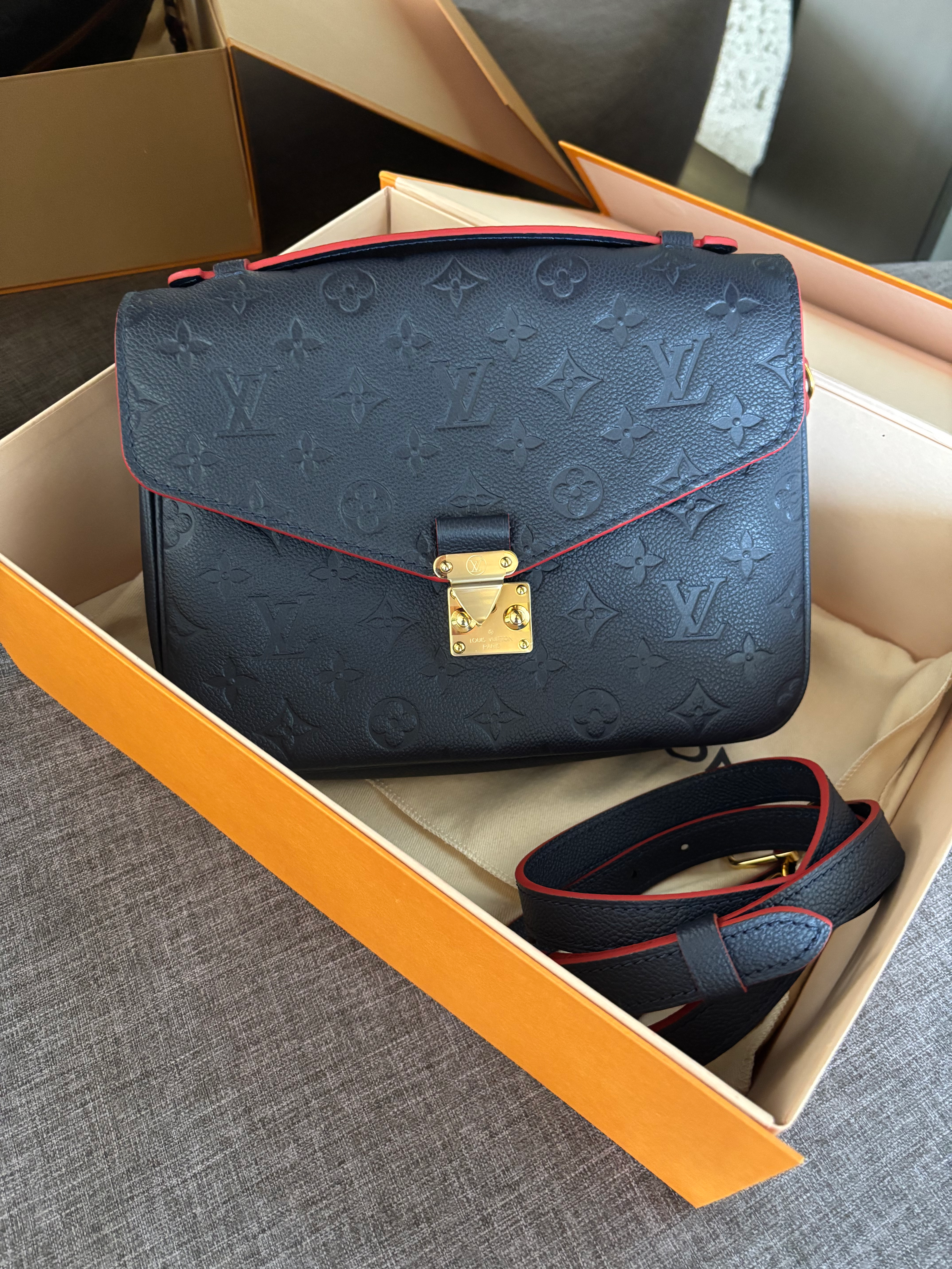 LV Pochette Métis M44071