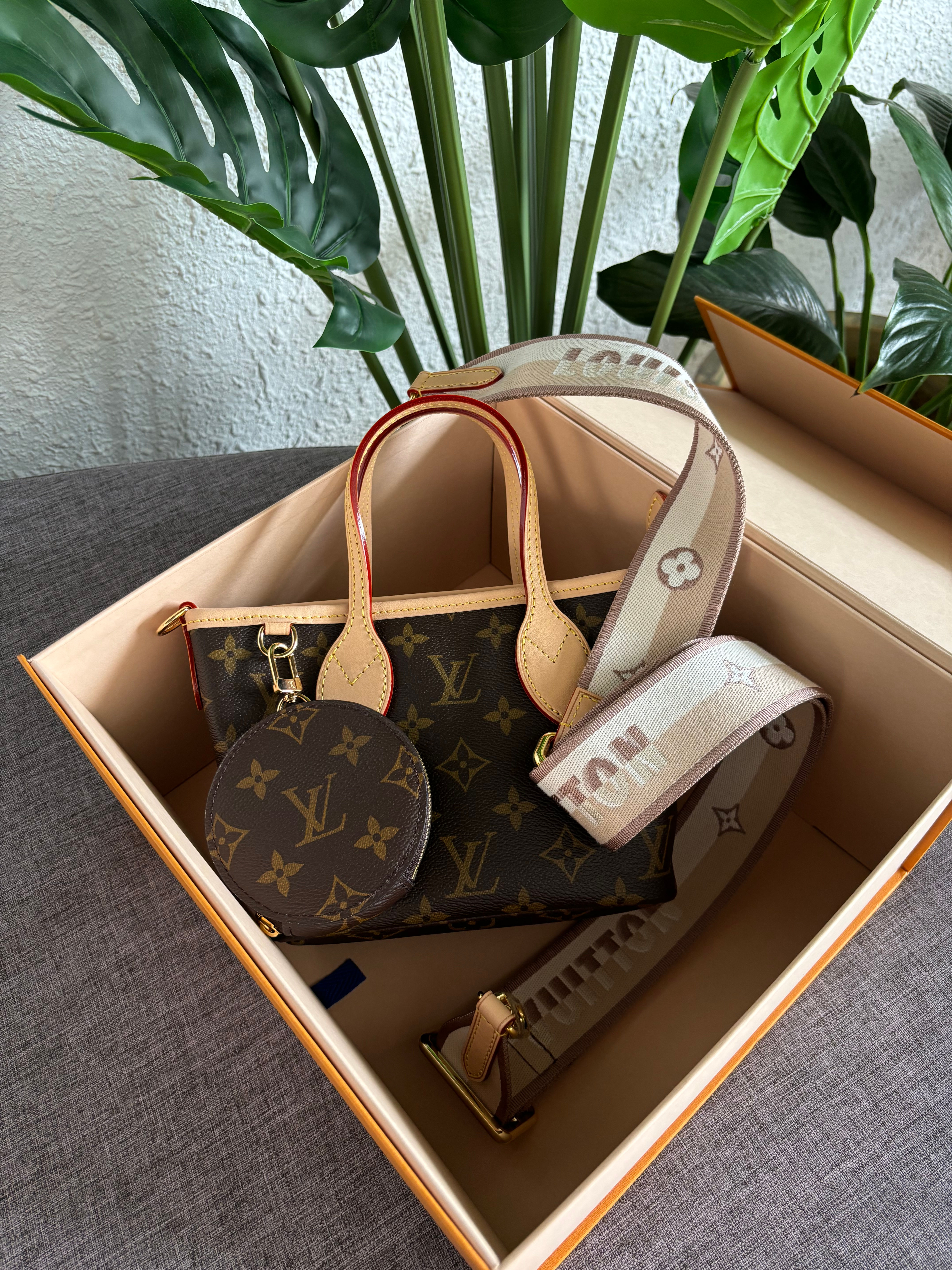 LV M46705 Neverfull BB