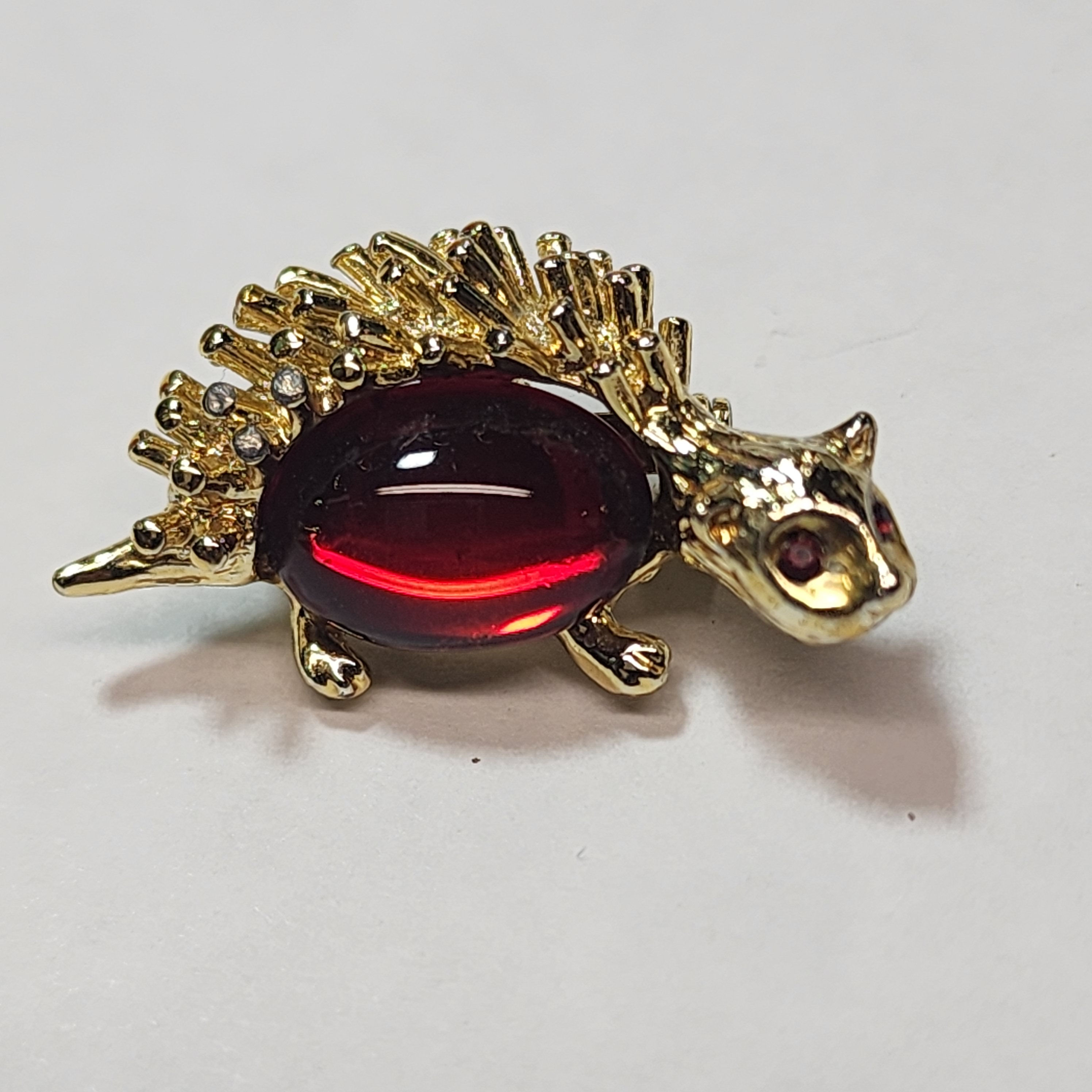 Vintage Gerry's  red jelly belly gold-tone brooch