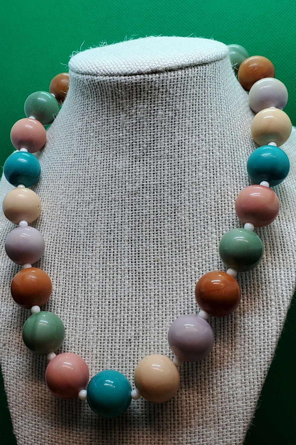 Thumbnail: plastic 17mm beaded necklace