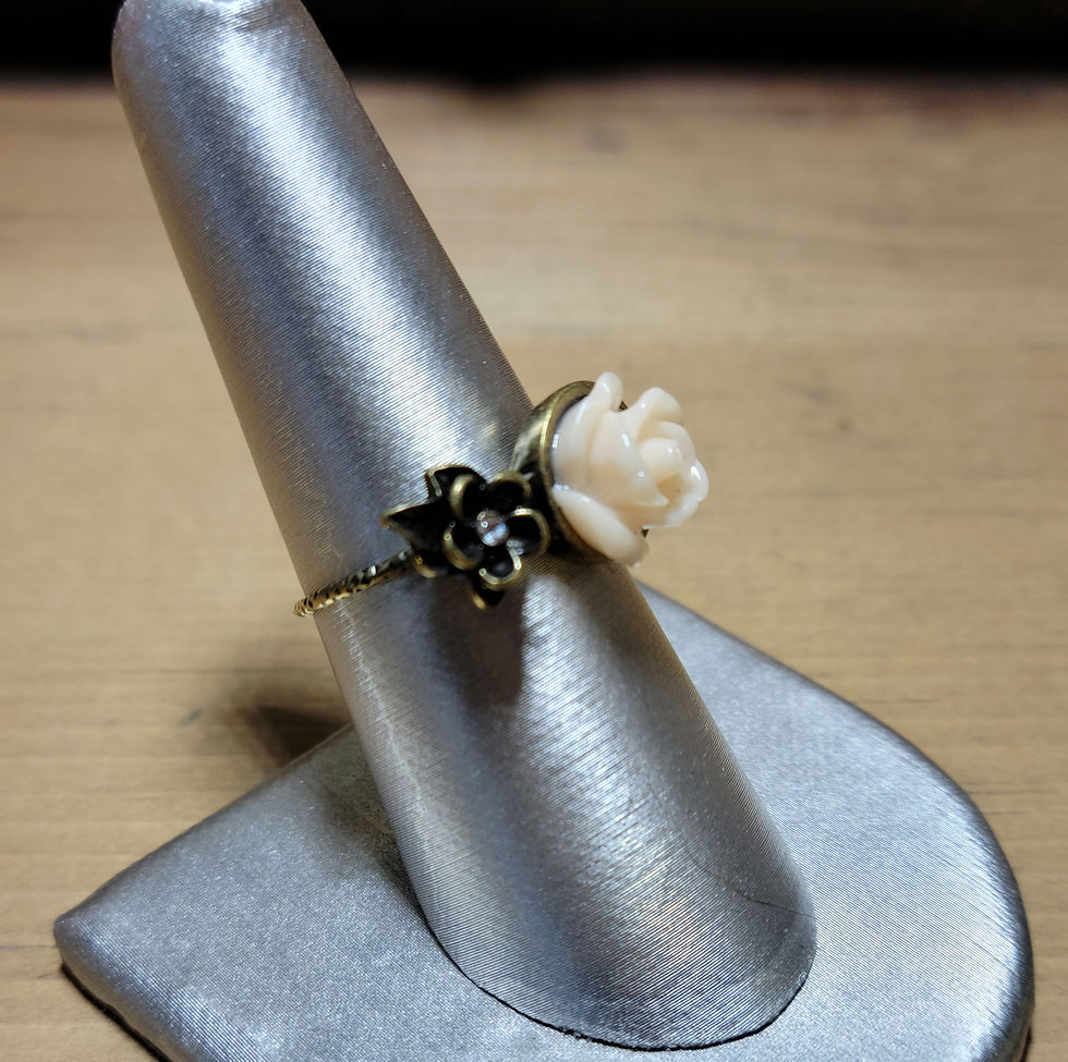 Thumbnail: Rose and flower ring