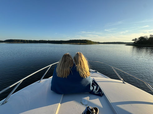 Herbstglow am Steuer: Ein Hausboot-Törn mit LeBoat