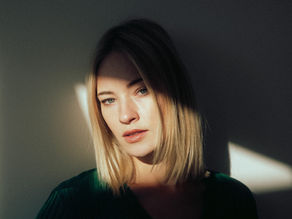 „Man verpasst soviel Lebenszeit" Valerie Huber über FOMO, Selfcare und die Kunst, sich selbst treu zu bleiben