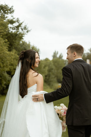 Michigan wedding photographer available throughout the Midwest