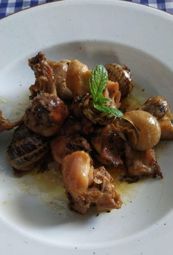 Conejo con caracoles