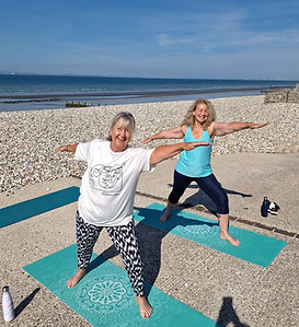 Beach-yoga-bracklesham