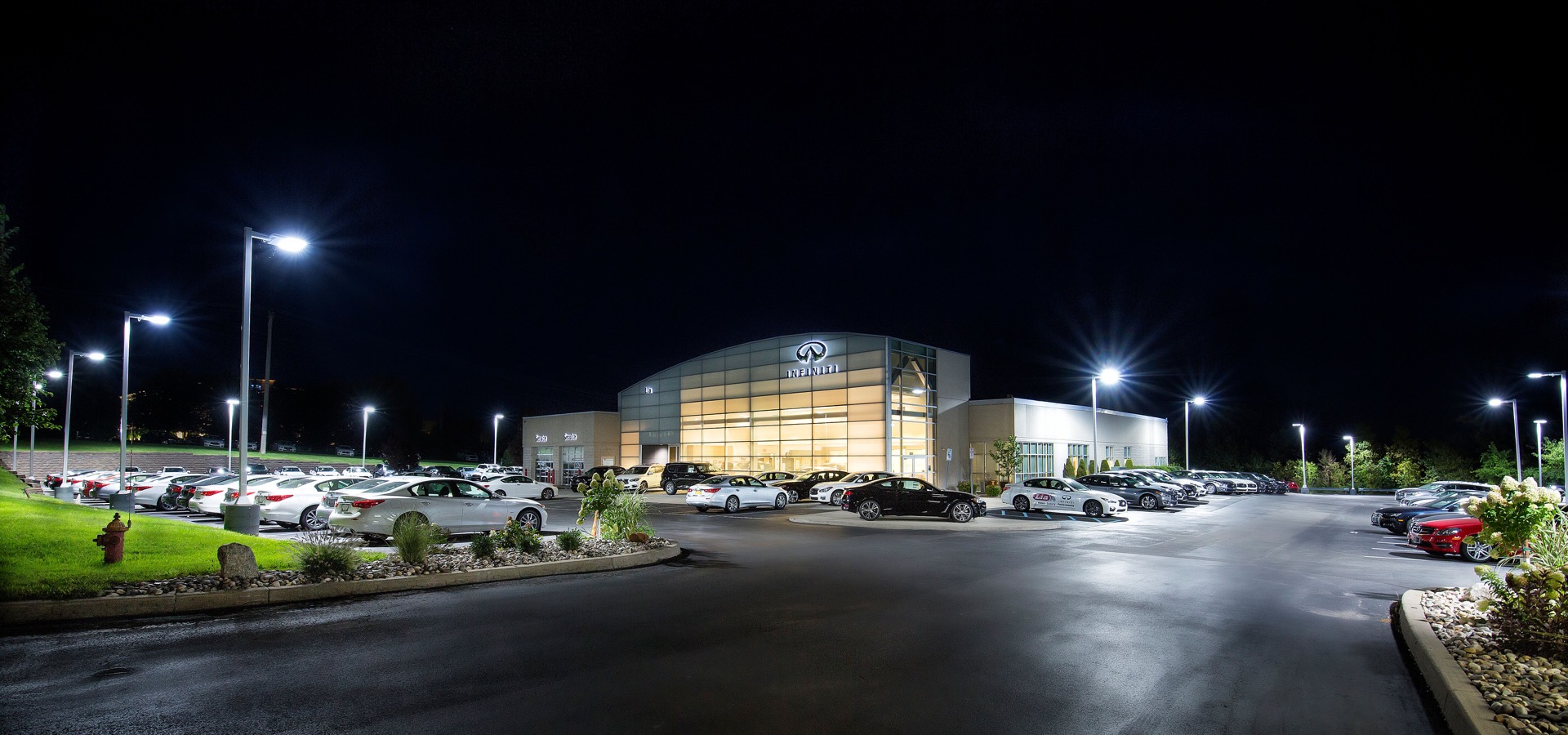 Car Dealership Parking Lot Lighting Turn Key LED Solution Luna Ener