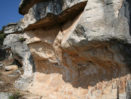 Rojals: un tomb visitant les pintures rupestres, patrimoni mundial.