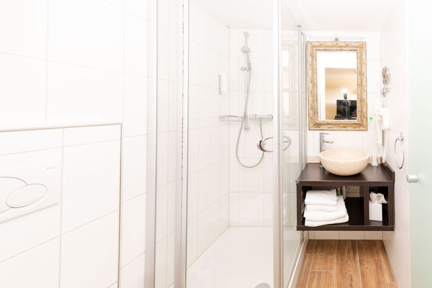 Smatt Lingenau single bathroom