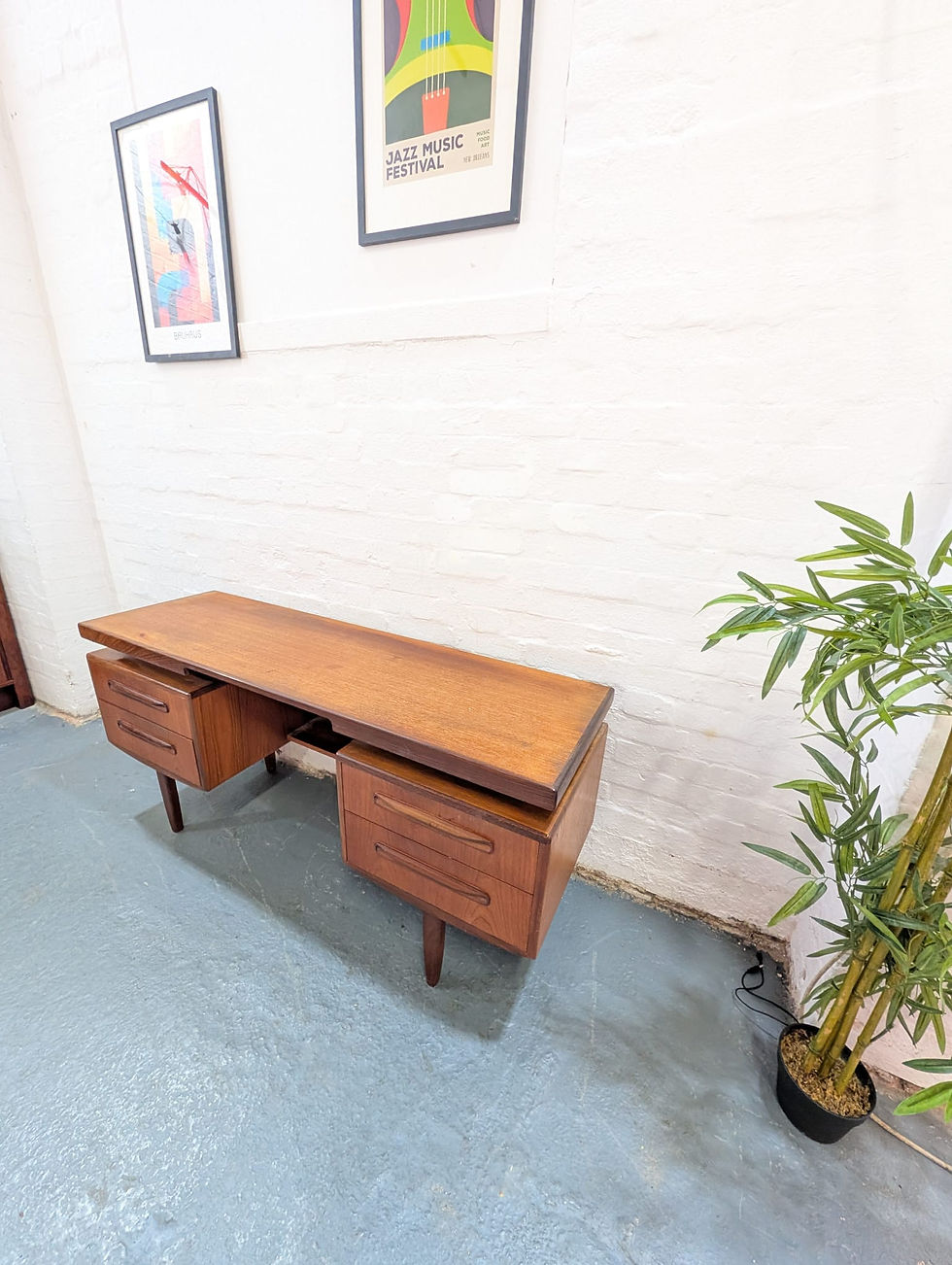 Thumbnail: G Plan Desk