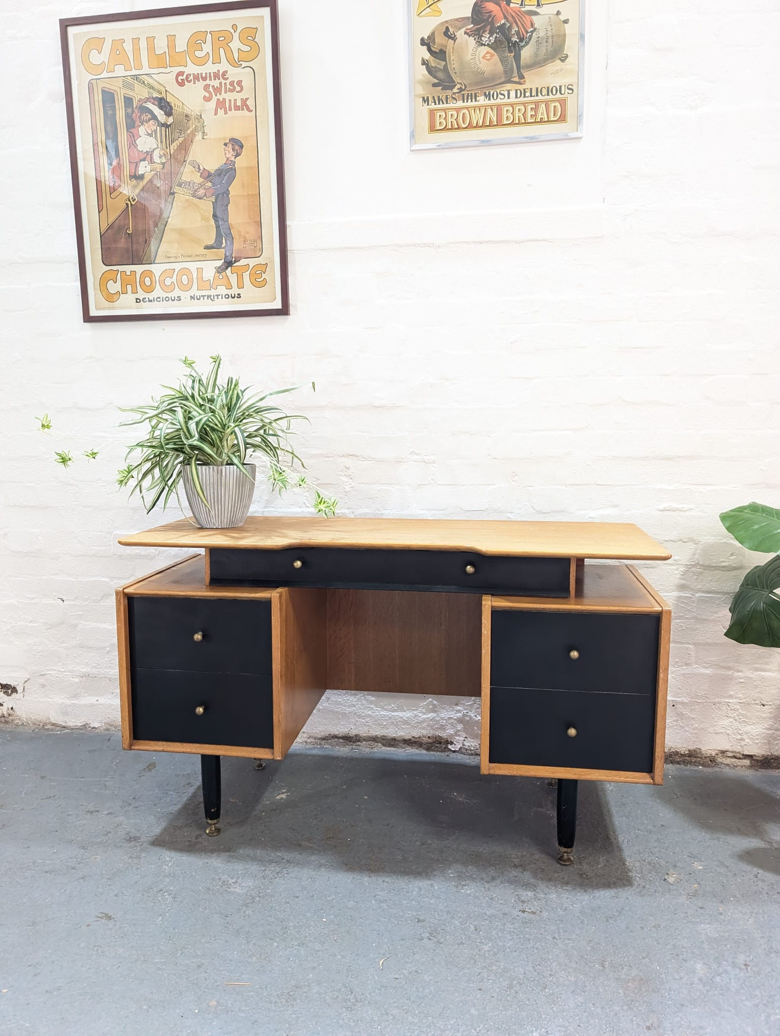 G Plan Desk