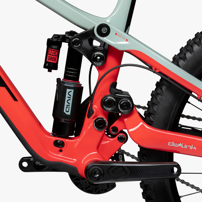 RockShox Vivid Dämpfer und DW-Link Hinterbau am Pivot Phoenix Downhill Bike.