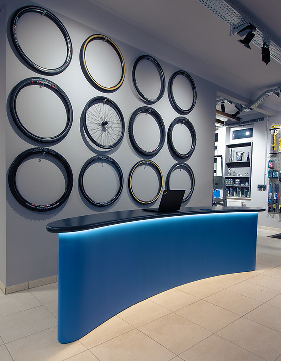 Einblicke in unsere Fahrradwerkstatt – Bobos Bikeshop Stuttgart Degerloch Erhalten Sie exklusive Einblicke in die hochspezialisierte Fahrradwerkstatt bei Bobos Bikeshop in Stuttgart Degerloch. Unser Team arbeitet mit Hingabe, um Ihre Fahrradprobleme zu lösen.
