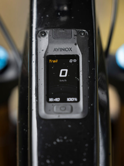 Avinox Display im Oberrohr des Pivot Shuttle AMPD.