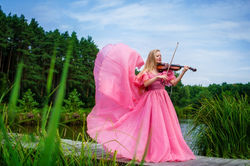 Violinist Nadiusha Dubai UAE