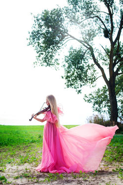 Violinist Nadiusha Dubai UAE